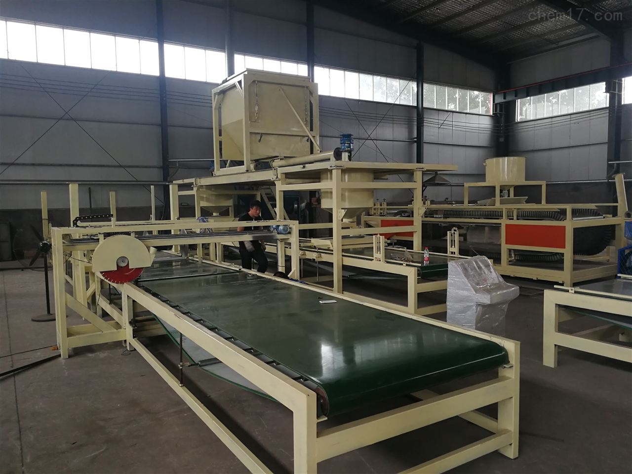 
233岩棉复合板具有哪些防水的性能？复合板

(图1)