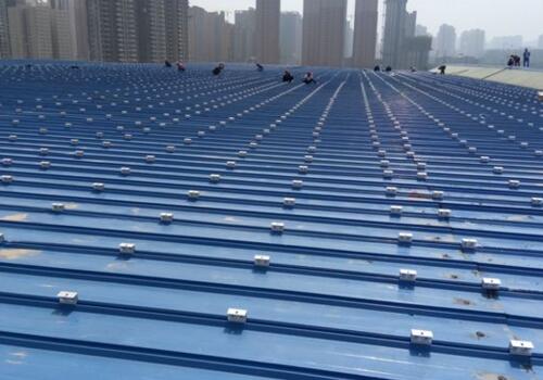 一下彩钢房顶多少钱一平米以及彩钢如何施工?(图1)