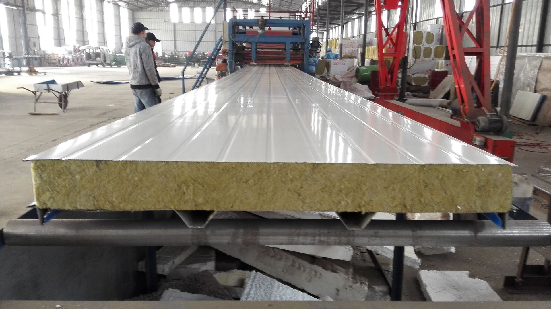 Explain压瓦金属隔热夹芯板复合机组机(图3)