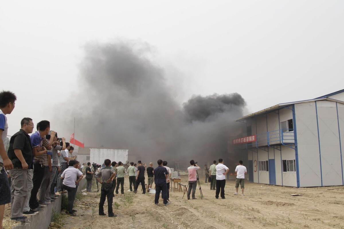 为何彩钢瓦房非禁？非拆不可？农民为何对其钟爱？(图1)