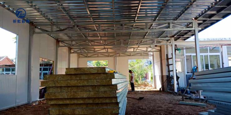 彩钢活动板房与重钢结构厂房很类似彩钢活动房隐蔽工程(图1)