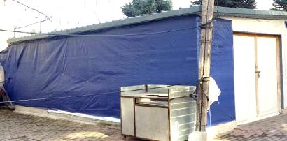 各种各样违建将小区变成大杂院商家再把门斗扒掉重新再建(图3)