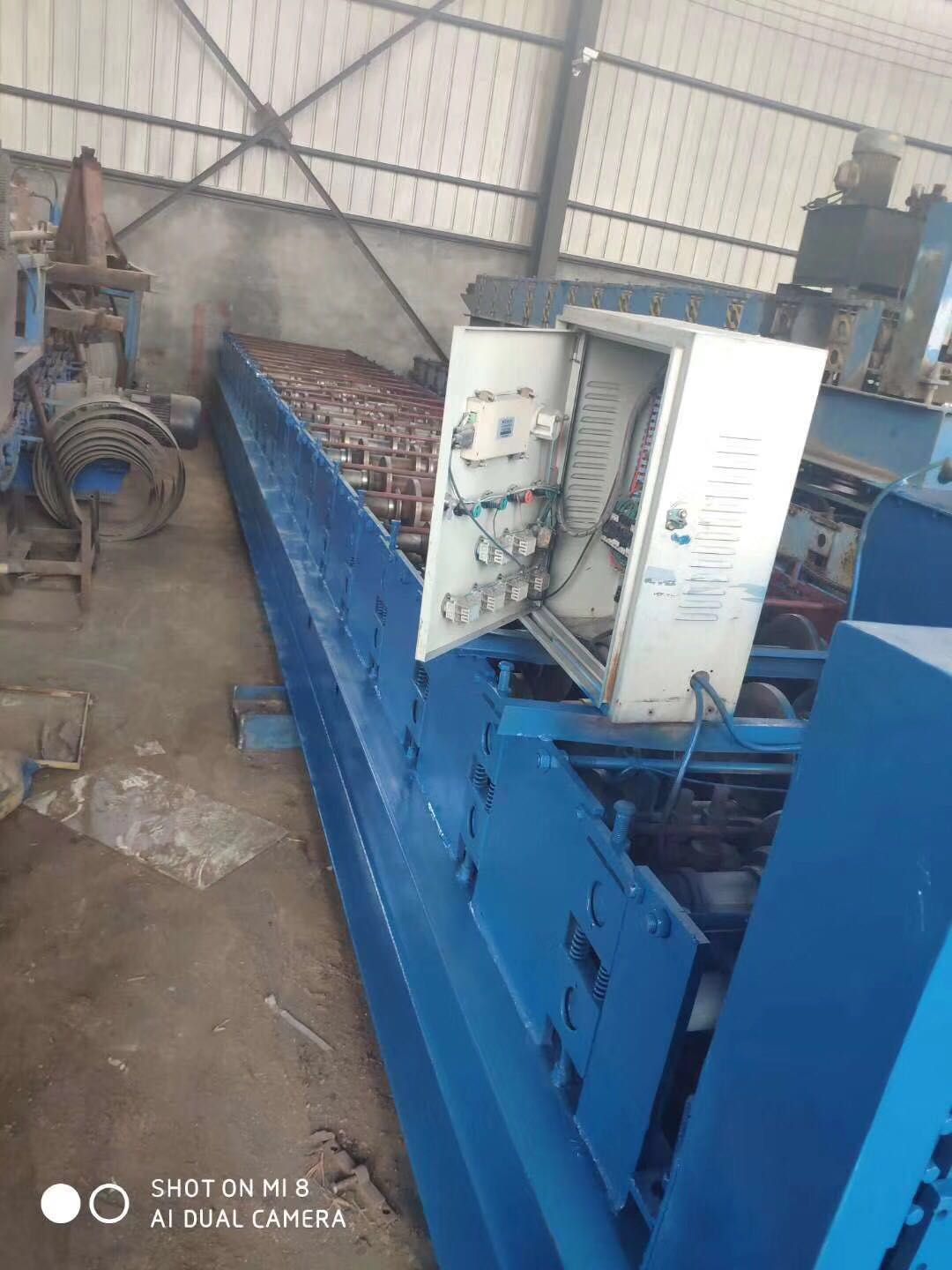 彩用45度揽口咬合安装，使屋面屋面防水效果更好。(图14)