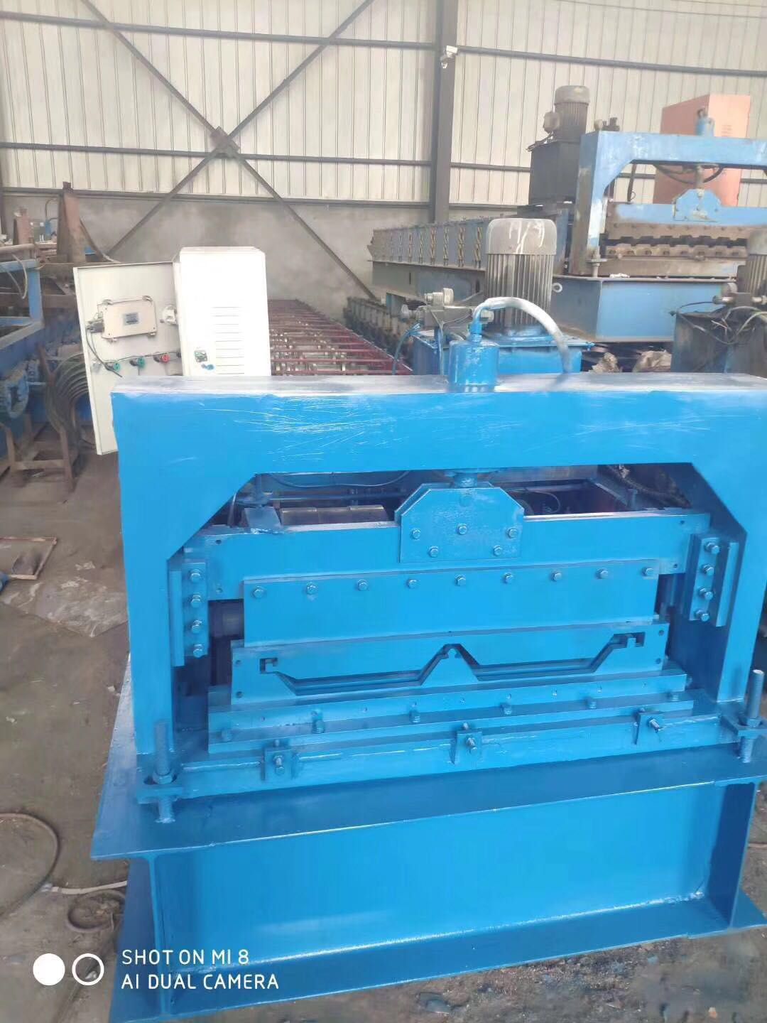 彩用45度揽口咬合安装，使屋面屋面防水效果更好。(图8)