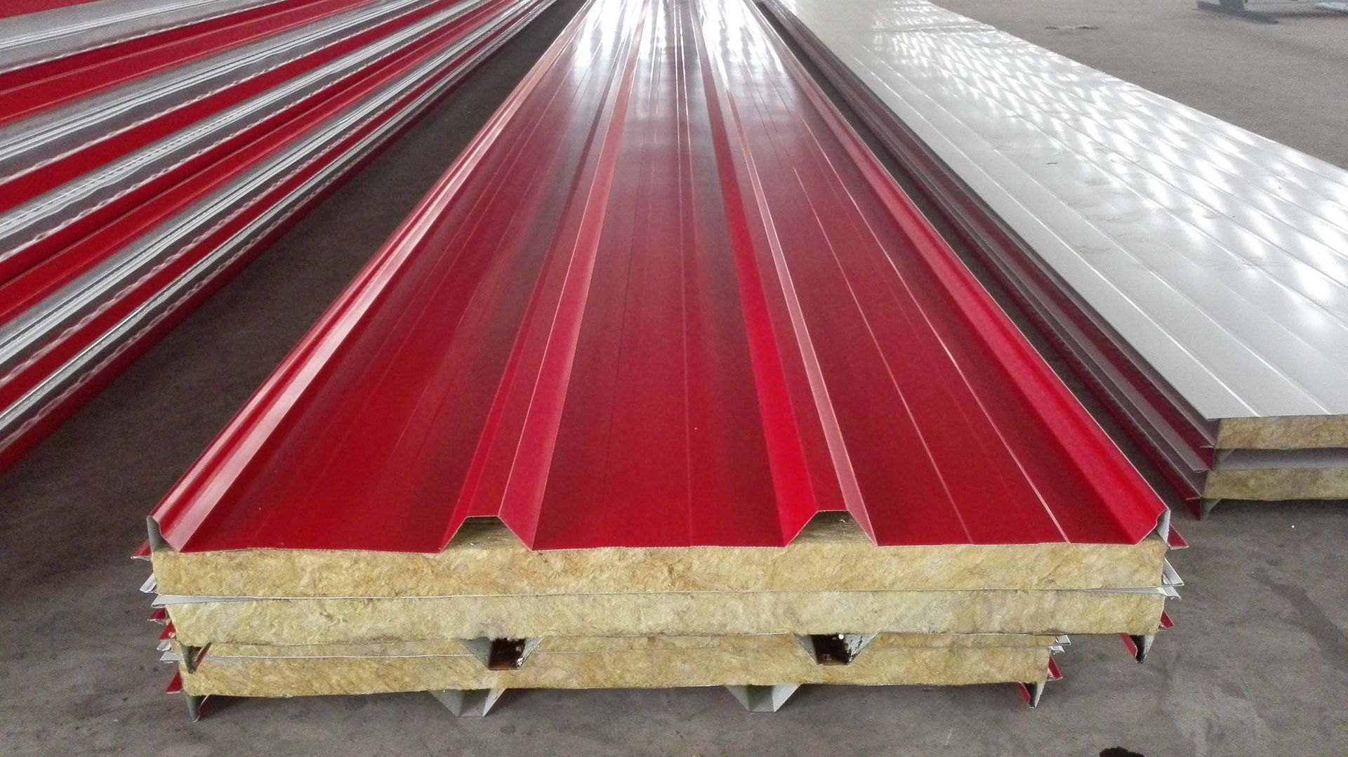 彩钢夹芯板的规格、性能和性能、特点及性能(图1)