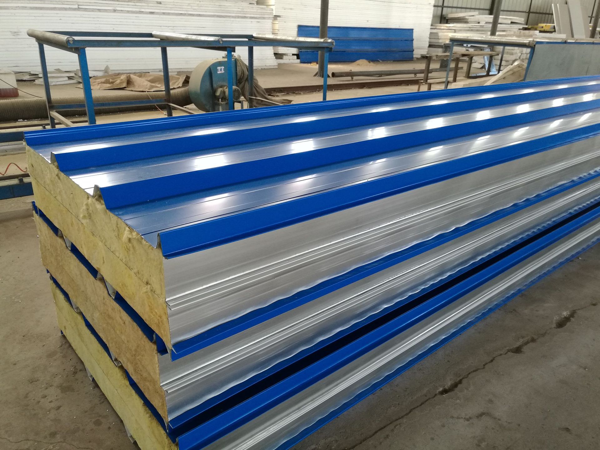 彩钢夹芯板的规格、性能和性能、特点及性能(图3)