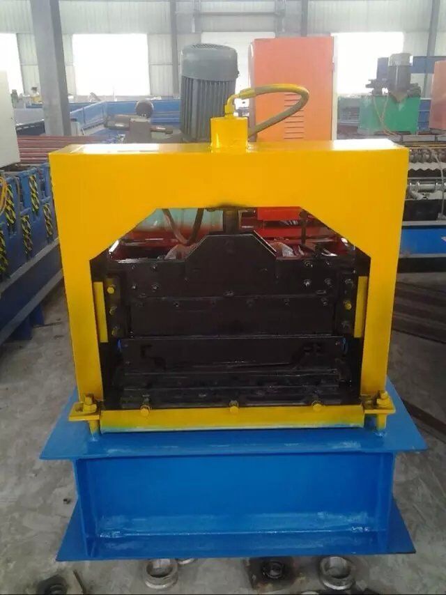 角驰51-470型压瓦机辊轧成型的压型板属咬口屋面板(图1)