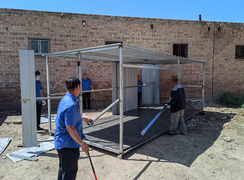 临河区12平米彩钢房“安营扎寨”被拆除(图)(图3)