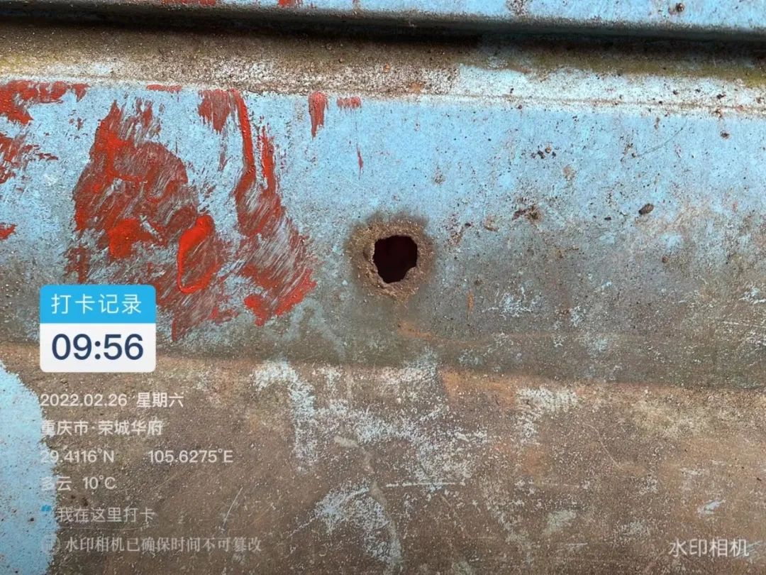 
钢结构彩钢屋面防水工程老化时会粉化怎么办？怎么解决？(图2)