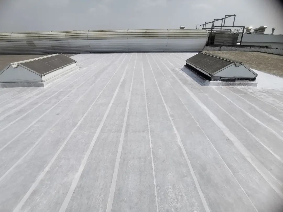 
钢结构彩钢屋面防水工程老化时会粉化怎么办？怎么解决？(图3)