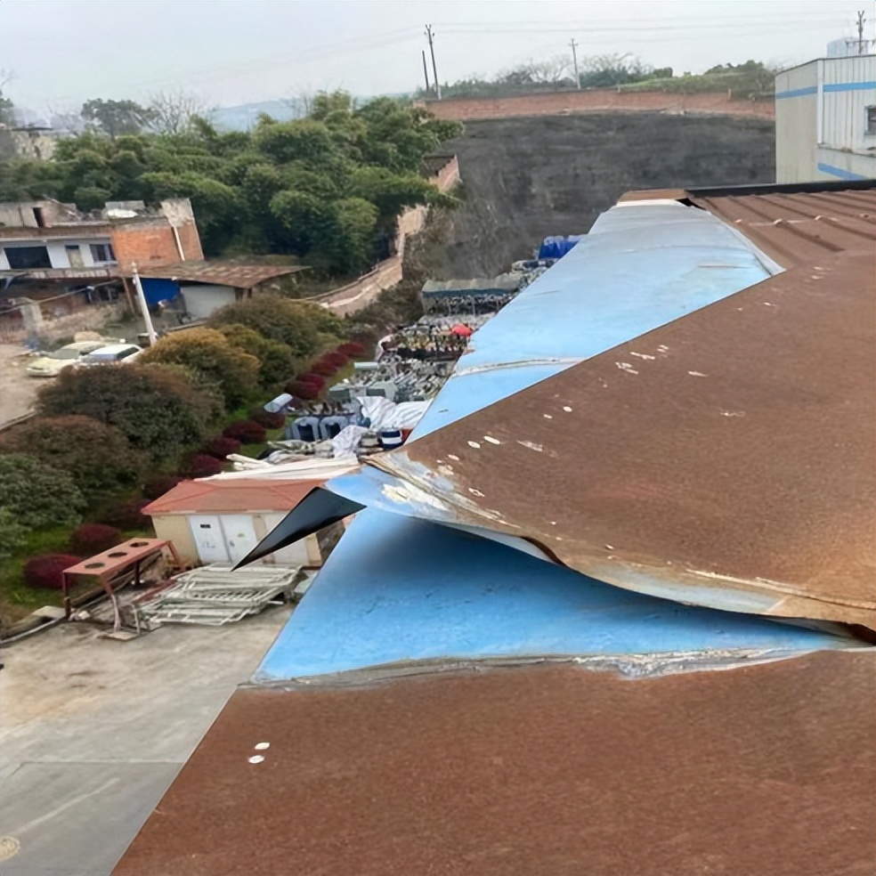 
钢结构彩钢屋面防水工程老化时会粉化怎么办？怎么解决？(图5)