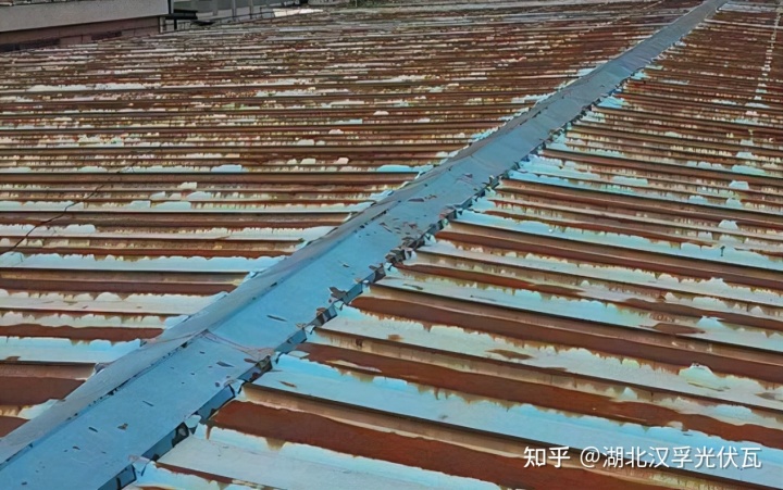 武汉李先生有一个彩钢瓦房子上的彩钢瓦已经搭建了三四年了(图2)