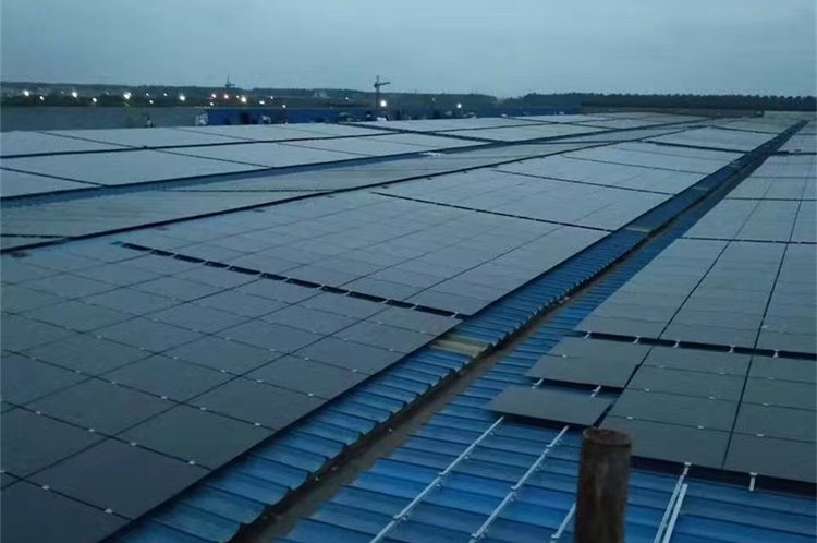 武汉李先生有一个彩钢瓦房子上的彩钢瓦已经搭建了三四年了(图3)