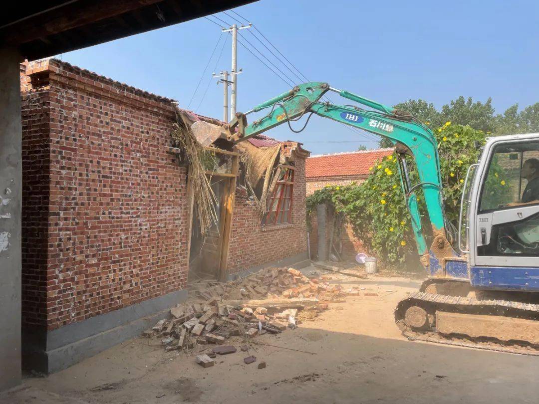 
我市花大力气整治临街单位庭院内违法建筑(图)(图5)