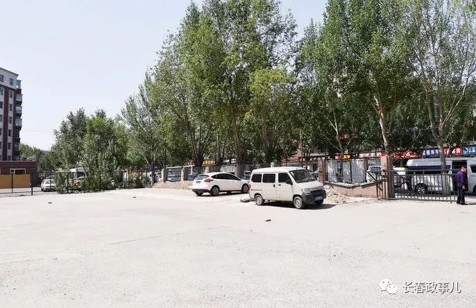 
我市花大力气整治临街单位庭院内违法建筑(图)(图7)