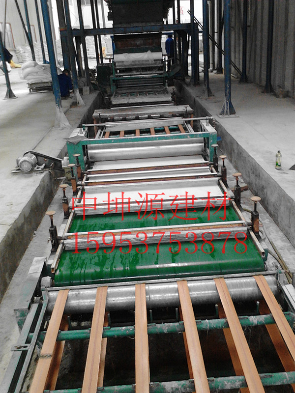 彩钢夹芯板复合机机在下面板生产区生产设备厂家(图3)