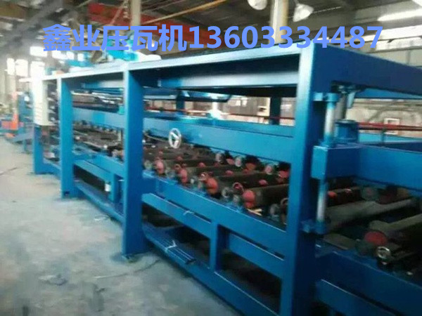 泡沫复合板机能一次性复合成瓦楞型复合板,型彩钢夹芯板复合流水线设备(图2)