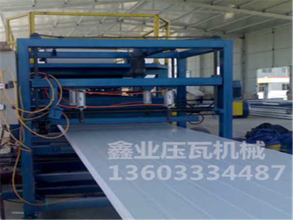 泡沫复合板机能一次性复合成瓦楞型复合板,型彩钢夹芯板复合流水线设备(图3)