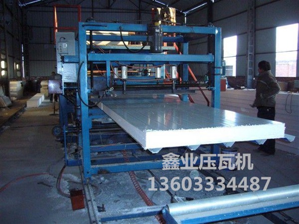 泡沫复合板机能一次性复合成瓦楞型复合板,型彩钢夹芯板复合流水线设备(图4)