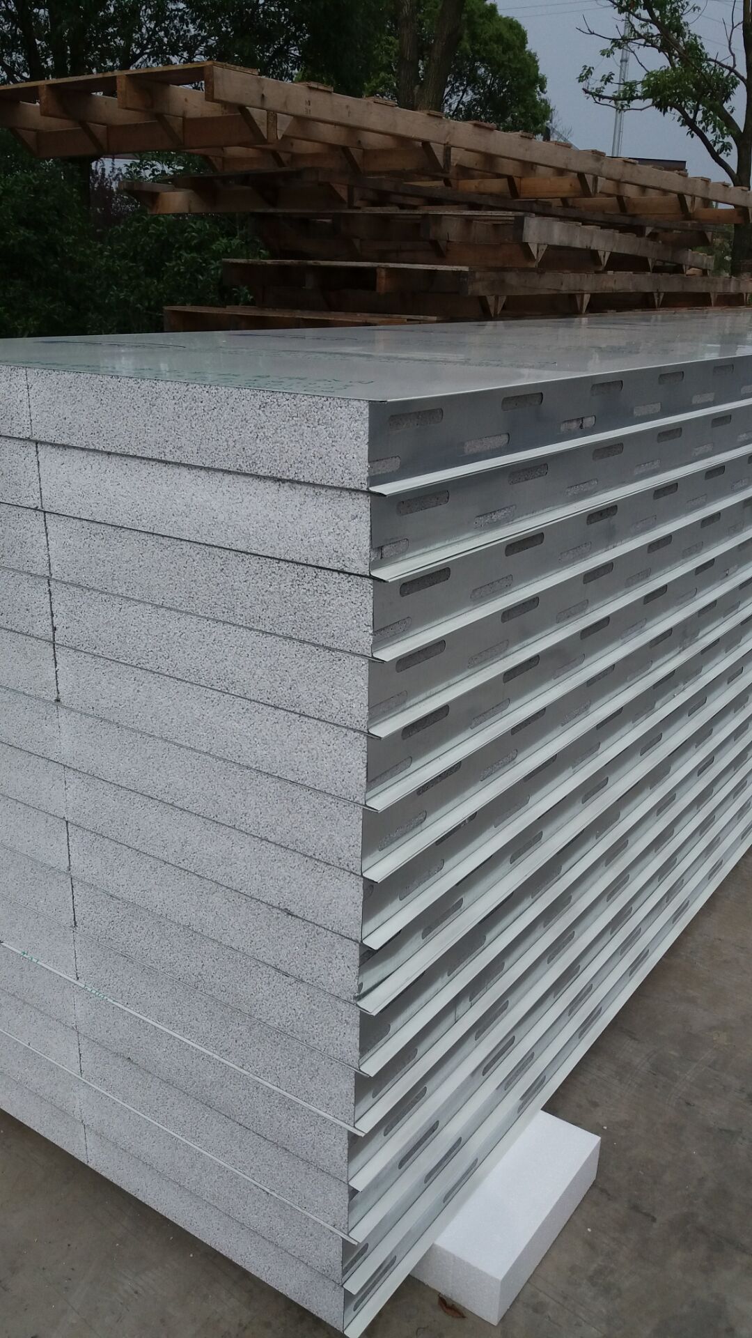 
硅岩彩钢夹芯板生产线全自动自动生产线设备的关键包含什么？

(图3)