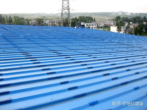 彩钢瓦建筑材料露水需要停止施工的原因及解决办法！！(图2)