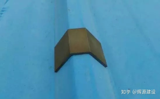 彩钢瓦屋面建设要求彩钢屋面光伏发电项目的布置方式布置
(图18)