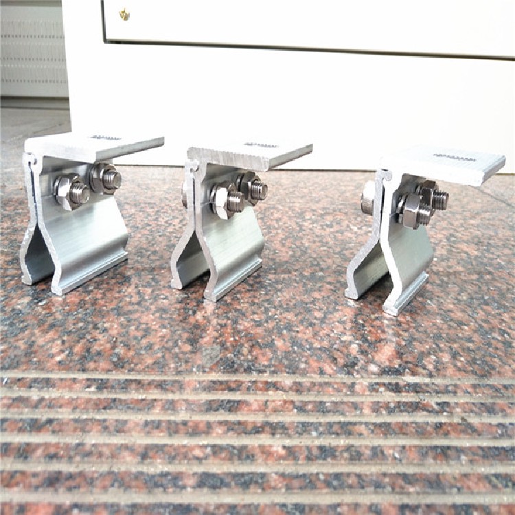 周口彩钢瓦铝铝夹具型号
(图1)