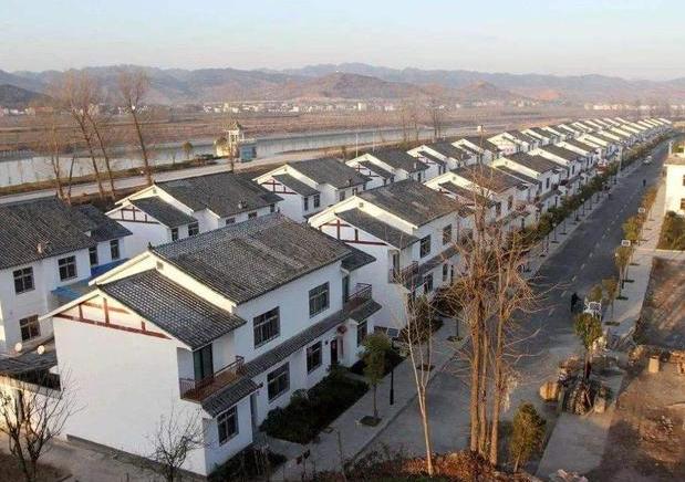 
农村建设屋顶彩钢顶的好处有坏处吗？(图)(图4)