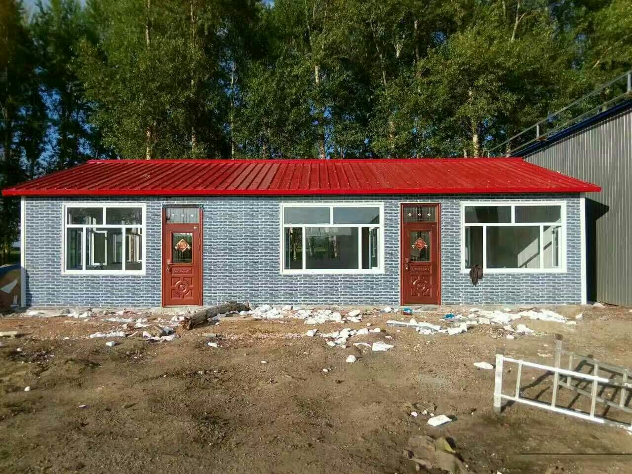 赤峰彩钢房价格宁城简易临建房批发的墙体与屋面(图1)