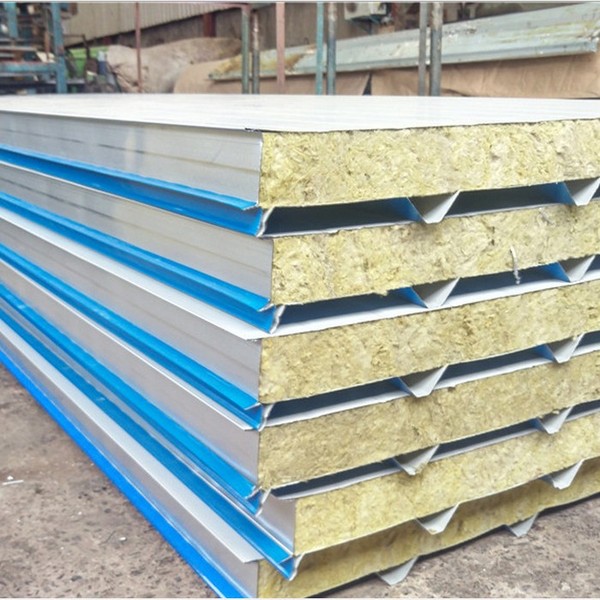 铺钉彩钢夹芯板安装施工工艺，做到纵横对齐，纵横
(图5)