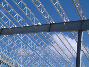 薄壁钢结构住宅三维空间整体模型，选择合理的地震波分析水平(图2)