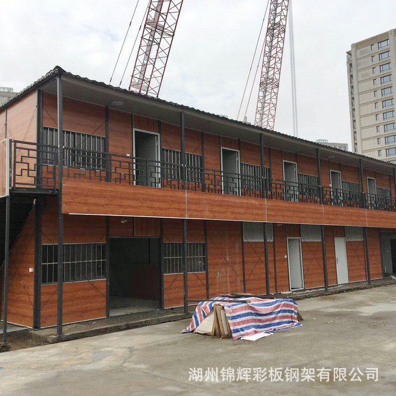 
哈尔滨电车小区3号楼院内加盖房屋接入水电即将投入使用(组图)(图2)