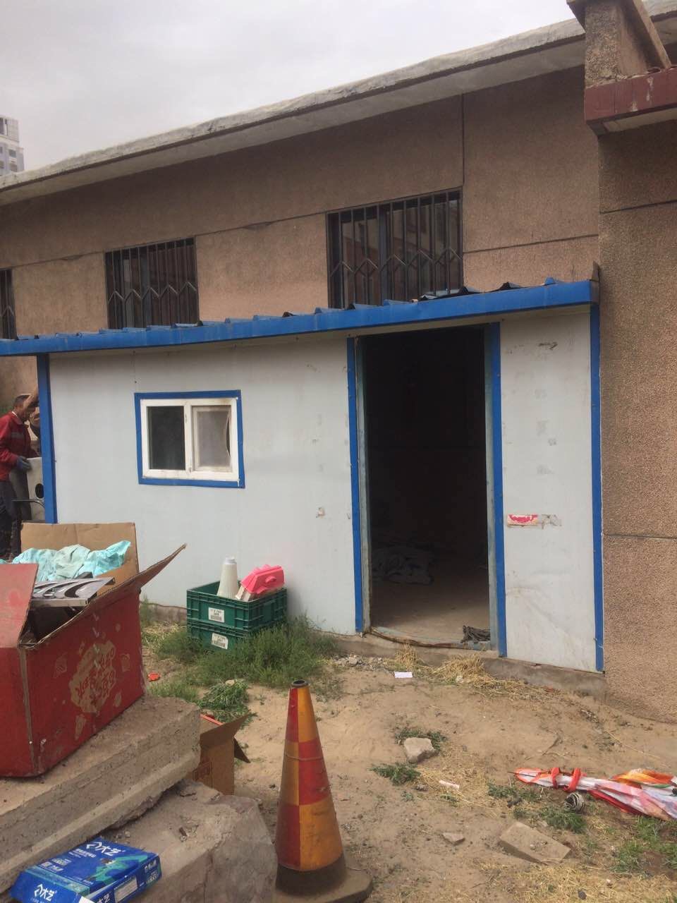 神木市人民政府关于集中拆除城区违法建设彩钢房的通告(图)(图1)