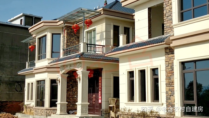 这套别墅是不是比效果图还好看，室内布局的设计也非常适合农村(图2)