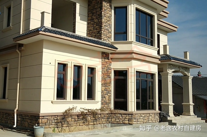 这套别墅是不是比效果图还好看，室内布局的设计也非常适合农村(图3)