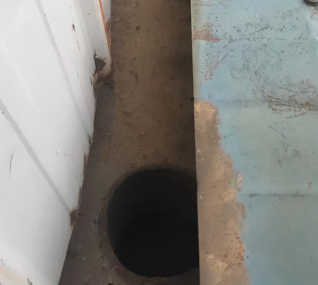 彩钢屋面常见渗漏点分析及解决流程天沟防水处理
(图2)