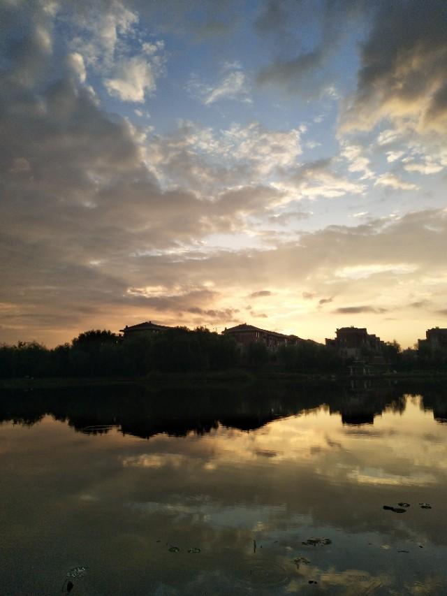 
拆了某些楼顶的彩钢房从楼上到楼下的住户将面临更大

(图1)