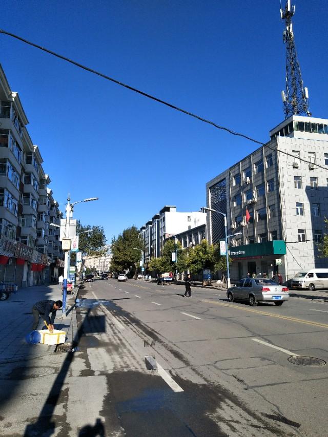 
拆了某些楼顶的彩钢房从楼上到楼下的住户将面临更大

(图2)