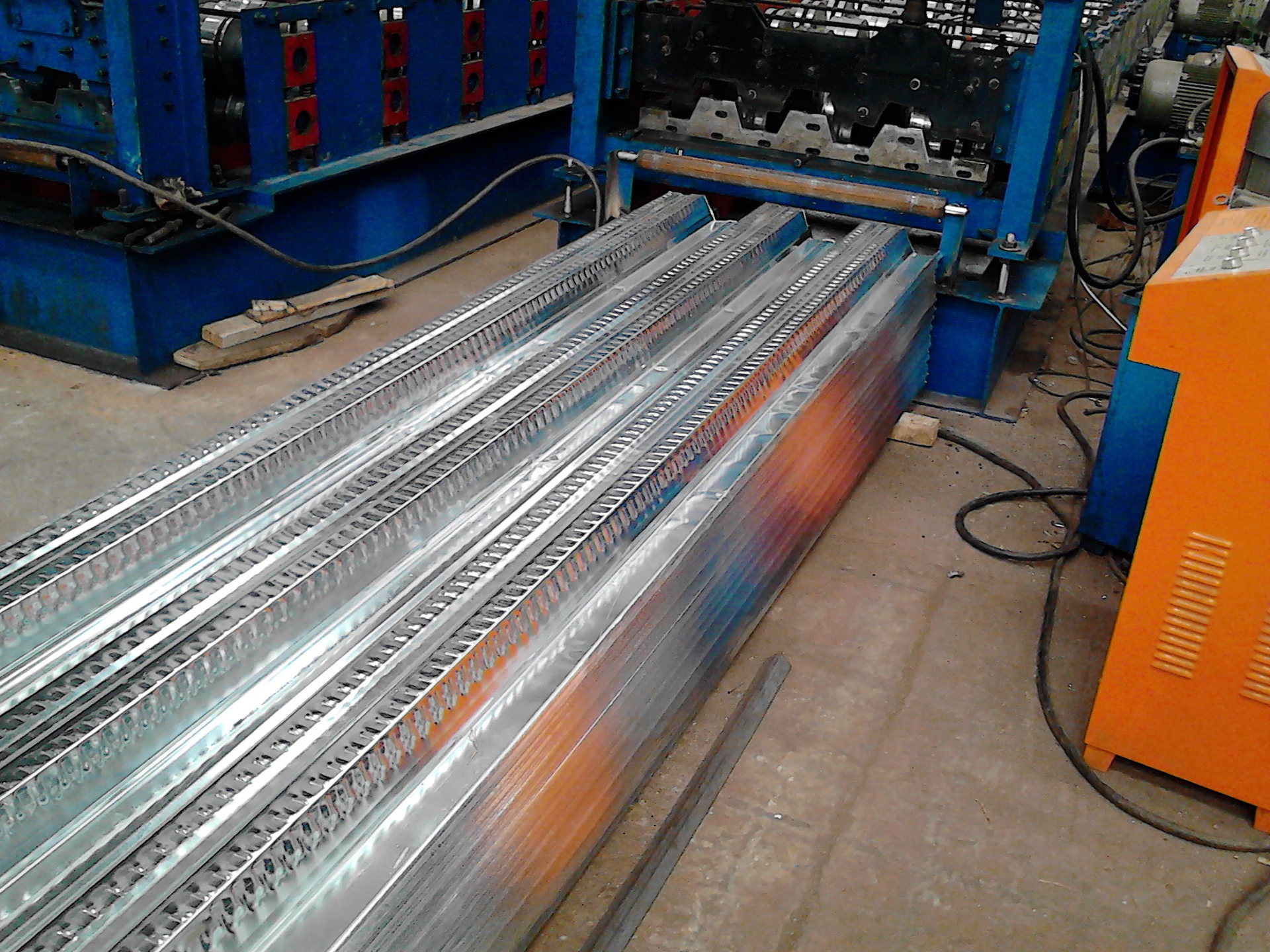 上海昊熠彩钢结构工程有限公司详细咨询客服!(组图)









(图2)