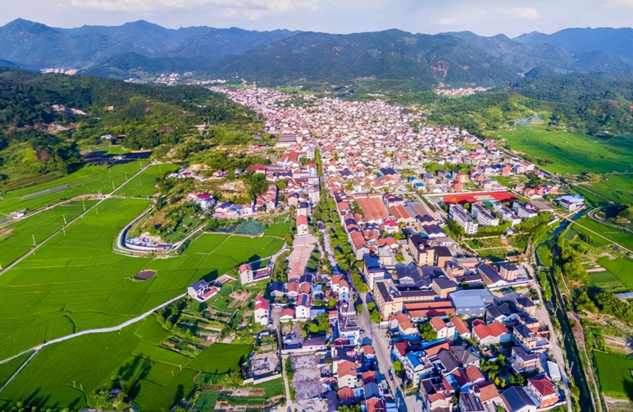 为什么不能使用彩钢瓦盖房呢？到底有什么危害？(图1)