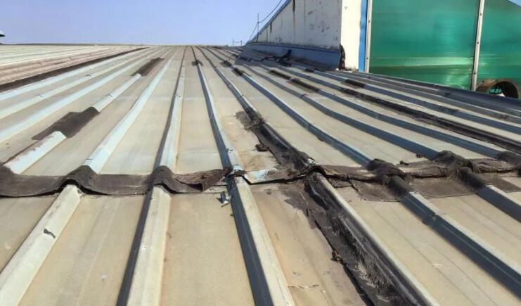 彩钢房顶漏水怎么处理?彩钢瓦屋面漏水的原因及对策(图4)