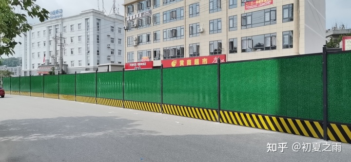 绿色草皮围挡有什么好处？工地彩钢围挡的品质(图1)