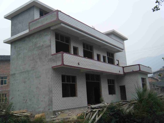 农村自建房野蛮生长：无审批、无标准安全(组图)(图1)