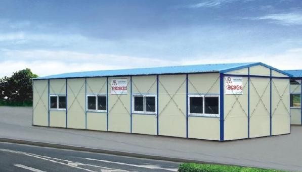 长春市前进大街与繁荣路交会附近的宇光住户都扩建彩钢房(图2)