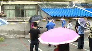 社区办公室联合青山区城市管理综合执法局集中拆除春光小区13号违建(图3)