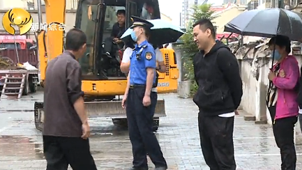 社区办公室联合青山区城市管理综合执法局集中拆除春光小区13号违建(图7)