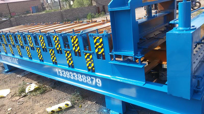 众腾彩钢夹心复合板设备升级了彩钢夹心板机(图2)