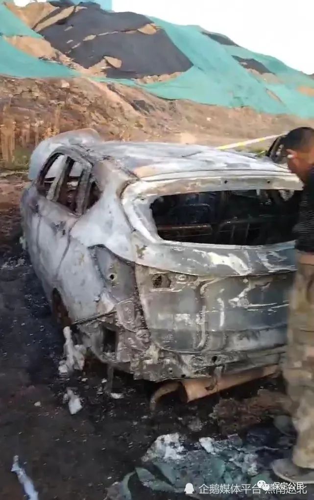 保定市停车点内起火旁边多辆车被殃及火烧连营(图11)