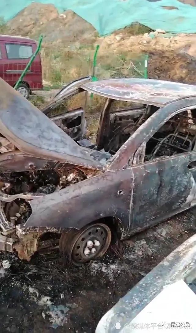 保定市停车点内起火旁边多辆车被殃及火烧连营(图7)