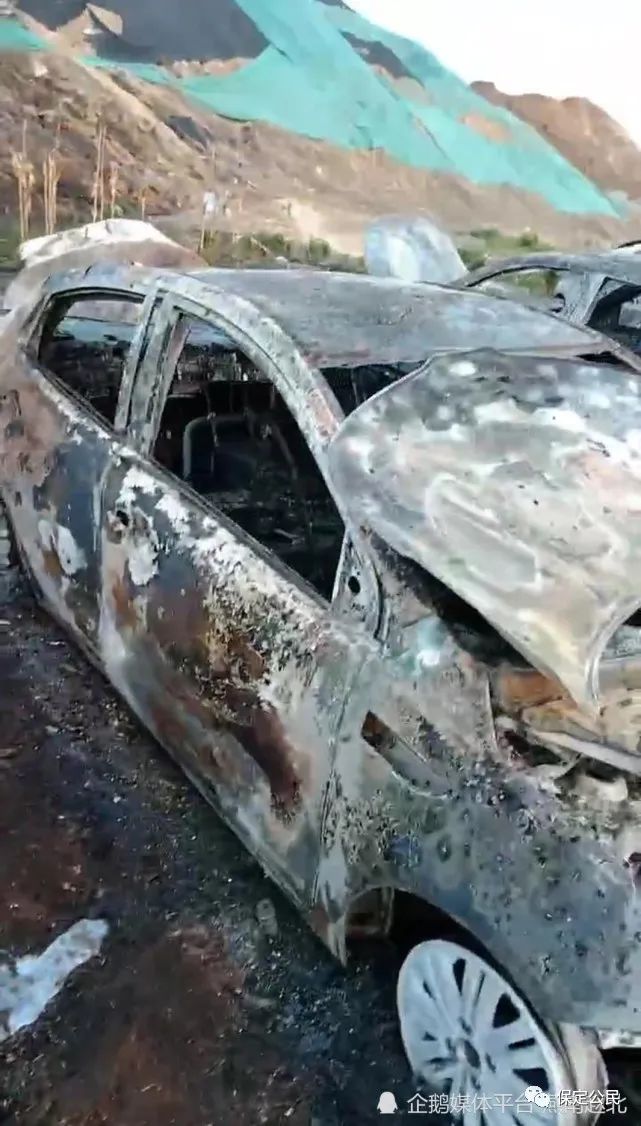 保定市停车点内起火旁边多辆车被殃及火烧连营(图10)